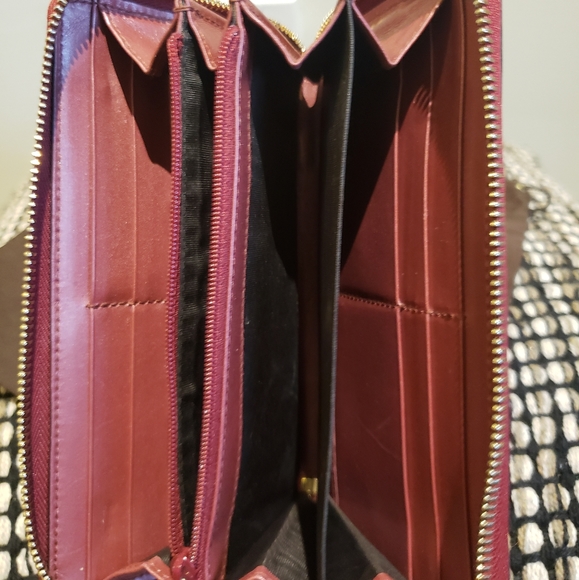 Gucci - Metallic Guccissima Heart logo zip around - Picture 6 of 7